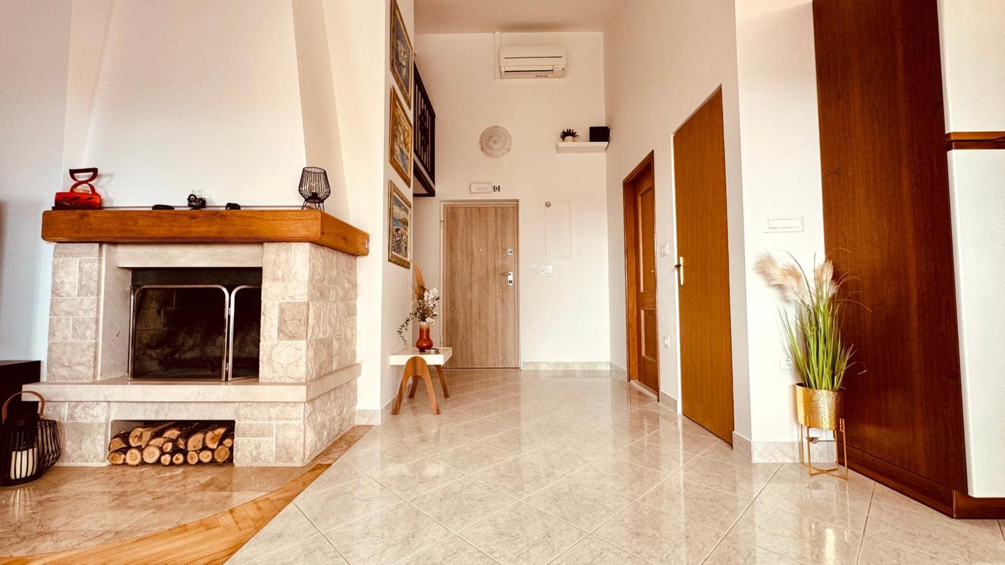 Penthouse Lapis Apartment Split Exterior photo